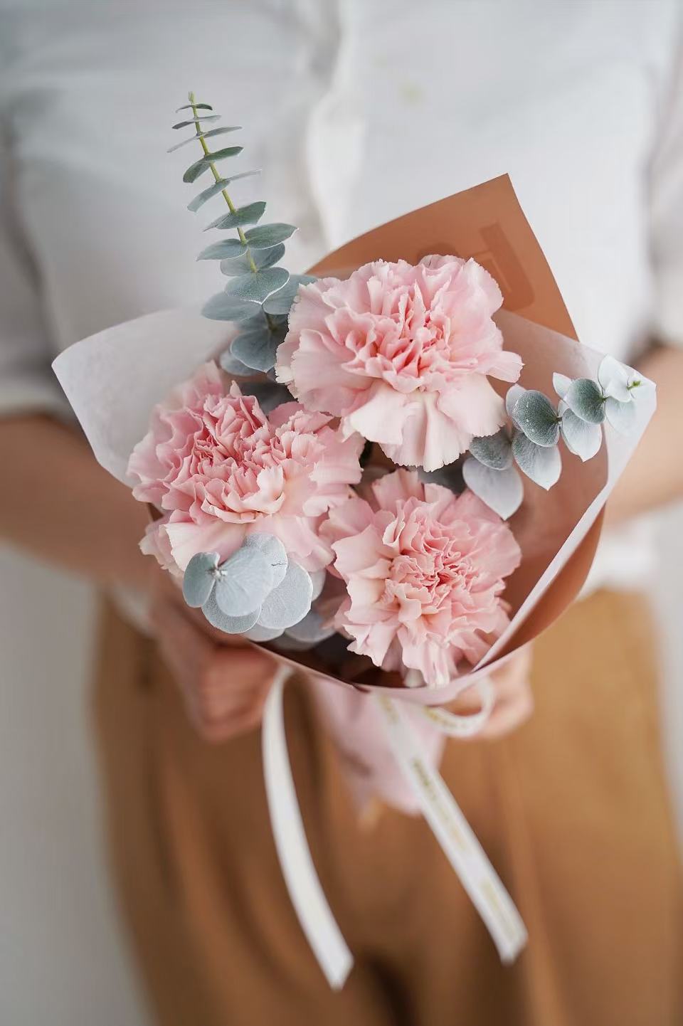 Classical 3 Pink Carnations