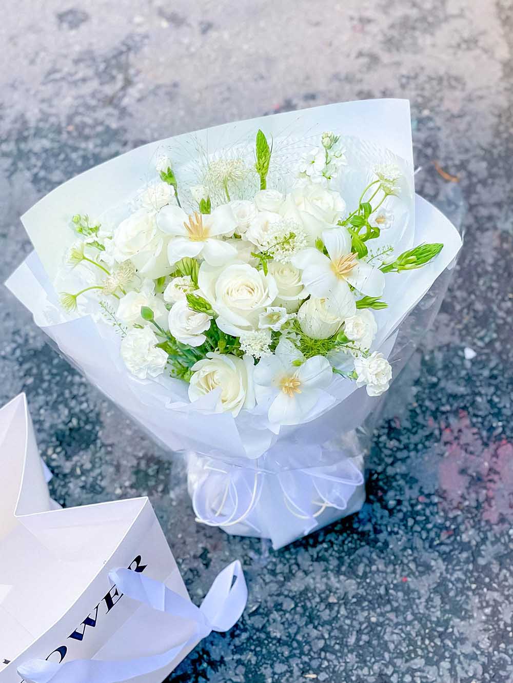 Snow White Floral Bliss
