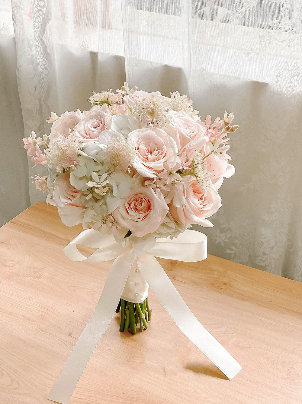 柔美花仙子手捧花