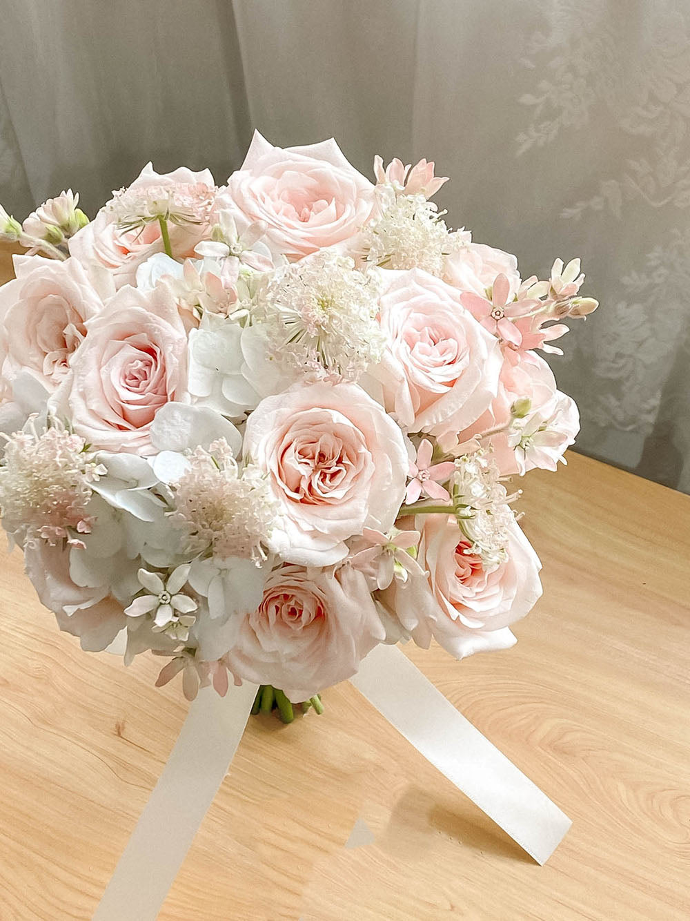 柔美花仙子手捧花