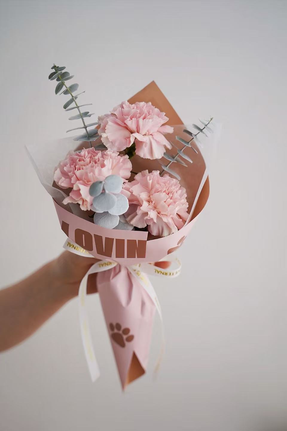 Classical 3 Pink Carnations