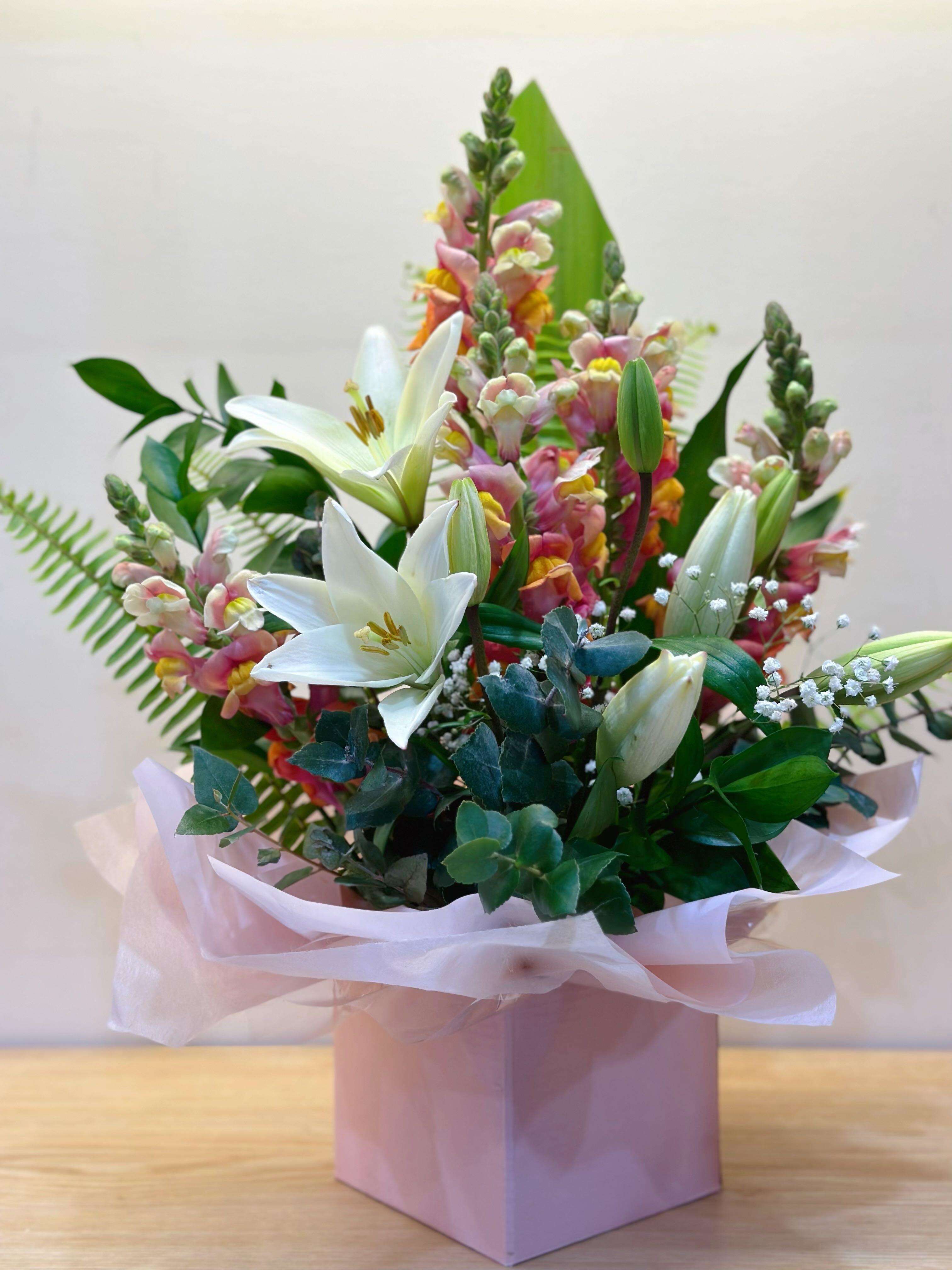 Pink Snap Dragon with White Lily flower box