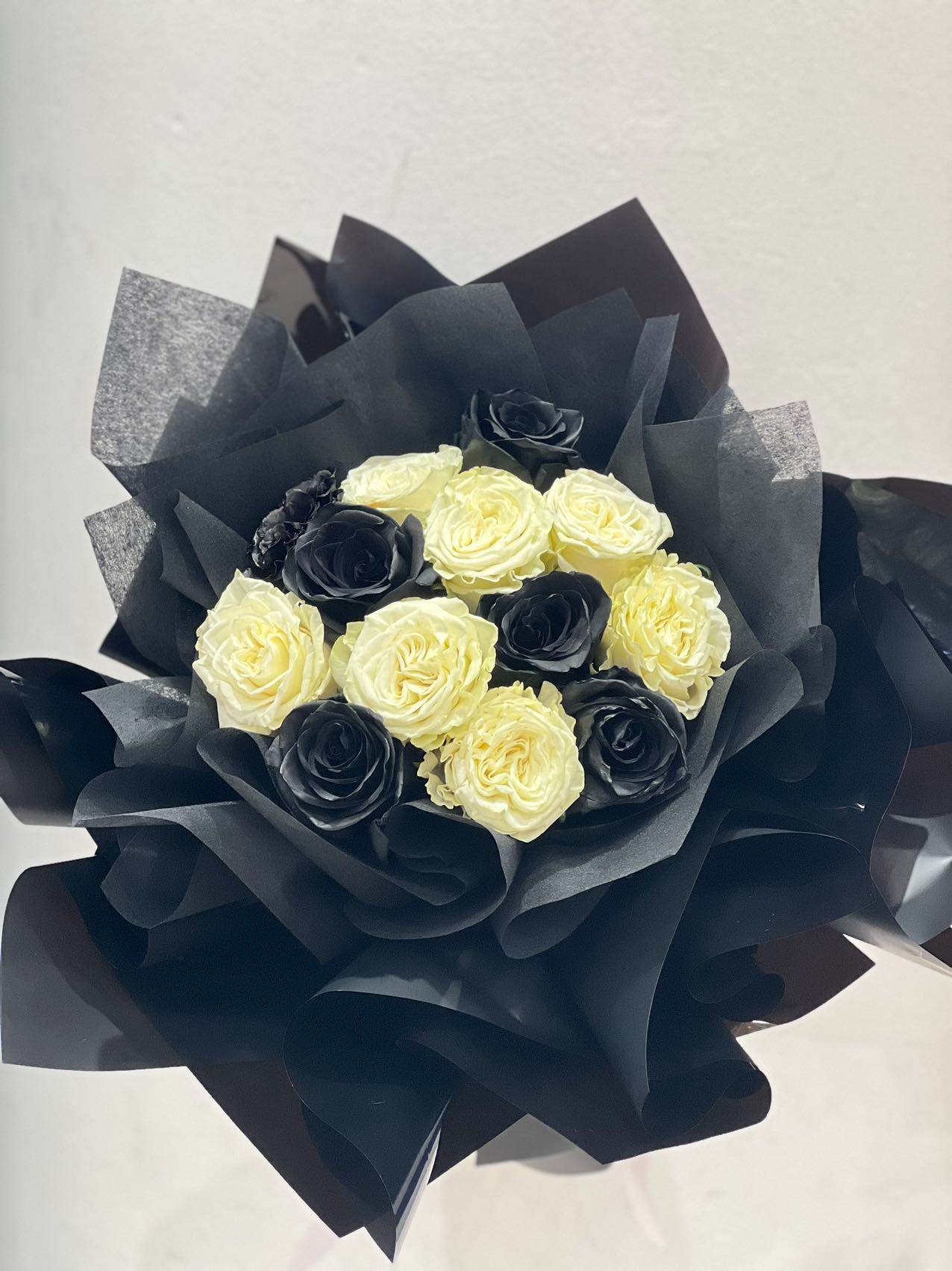 Noir & Blanc Elegance Bouquet