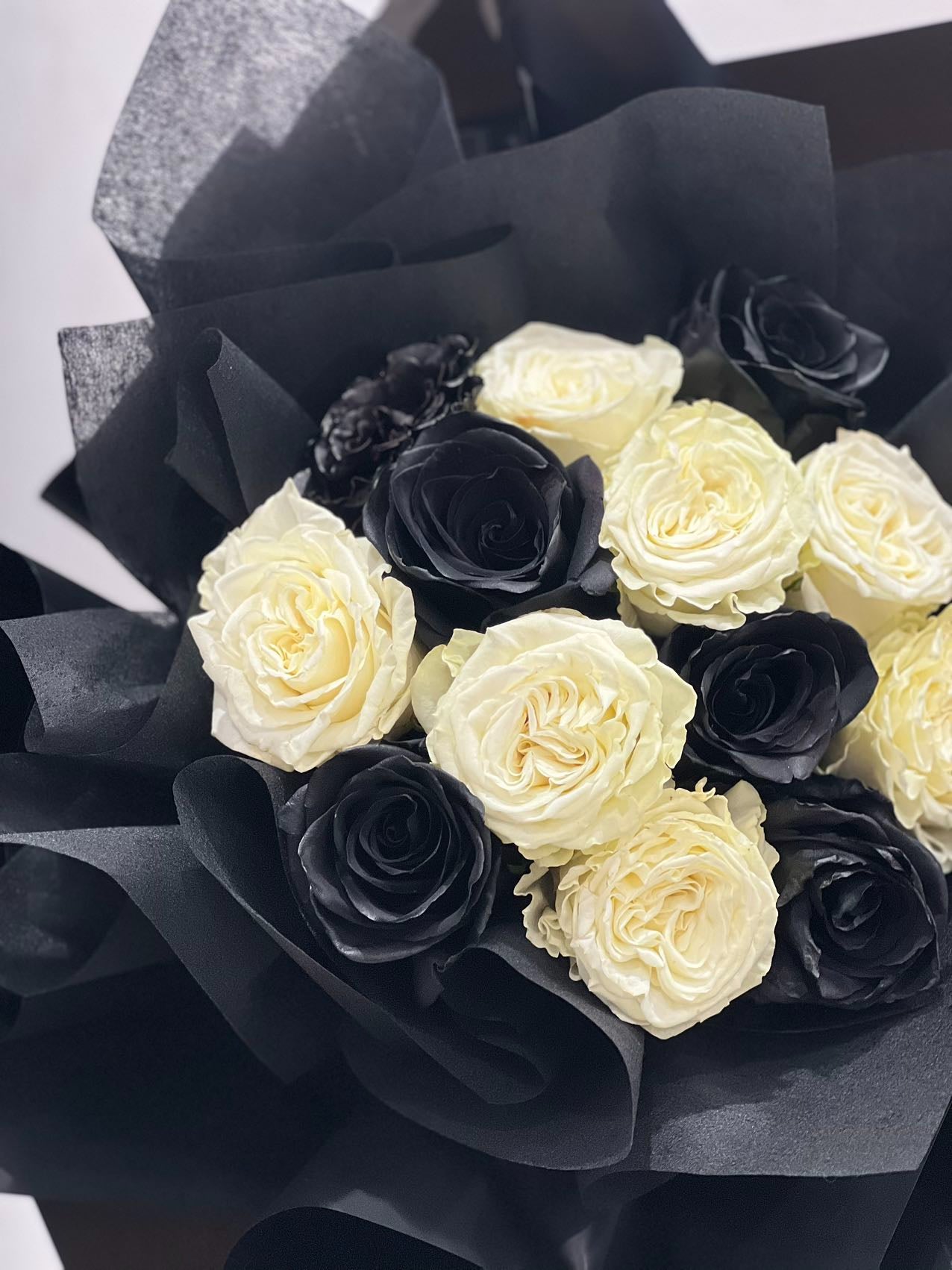 Noir & Blanc Elegance Bouquet