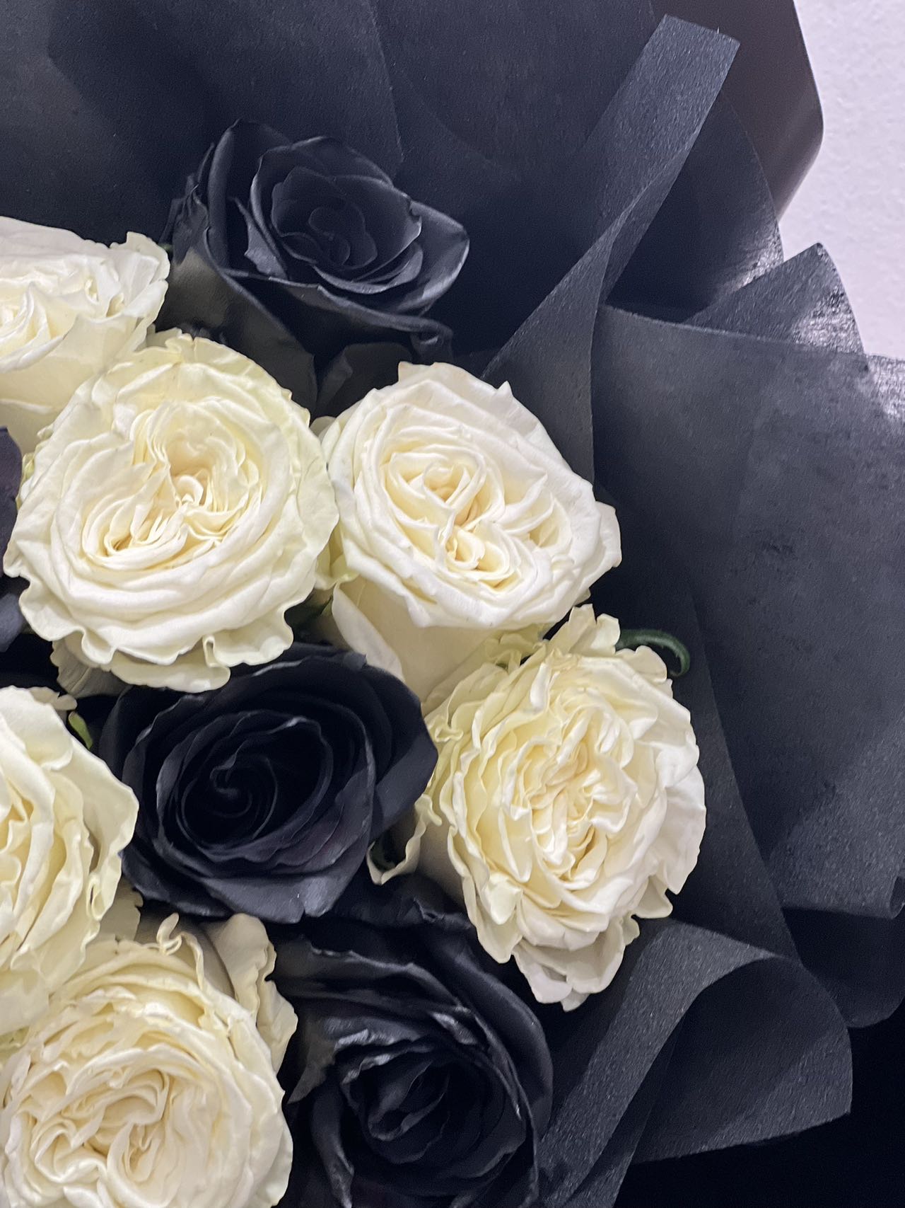 Noir & Blanc Elegance Bouquet